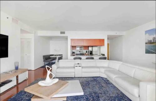 Stunning 2Br Condo brickell-Waterviews-FreeParking in Miami, USA