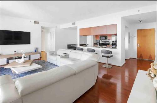 Stunning 2Br Condo brickell-Waterviews-FreeParking in Miami, USA