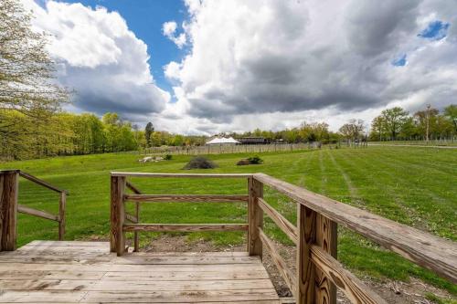 Vineyard Retreat: Cozy 3BR Home- 3mi to Shawangunk