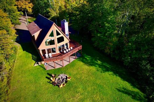 Elk House Hideaway with hot tub sauna & lakefront