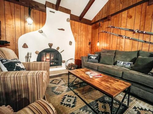 Mountain Top Chalet ~ Ski In Out ~ Fully Updated