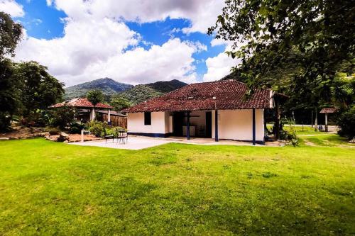 Casa de campo na mata/Piscina/Casemiro de Abreu