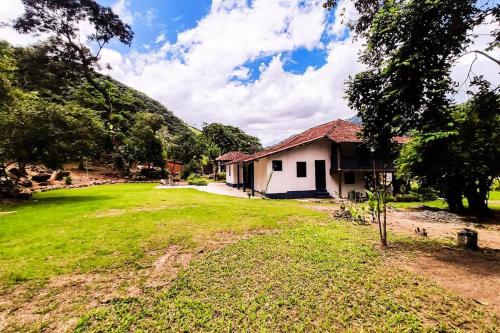 Casa de campo na mata/Piscina/Casemiro de Abreu