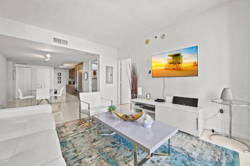 Luxury 1 BR Condo W Icon Brickell-Waterviews in Miami, USA