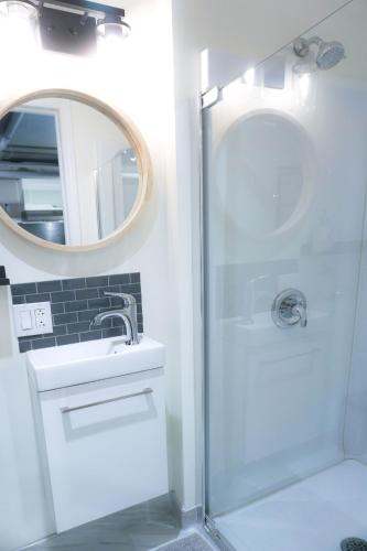 Cozy apartment in Ahuntsic with Free Parking and near metro station in Ahuntsic-Cartierville