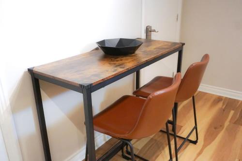 Cozy apartment in Ahuntsic with Free Parking and near metro station in Ahuntsic-Cartierville