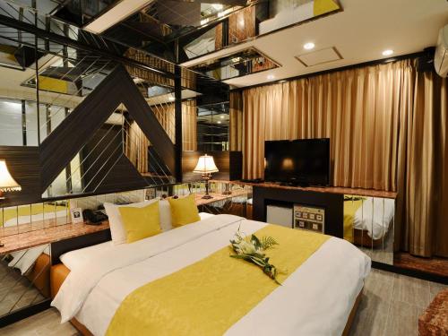 room detail thumbnail 1