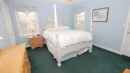 Oceanside, Private Pool, Close to Beach Access and Shopping! KH1, Marabel-by-the-Sea in Kitty Hawk (NC)