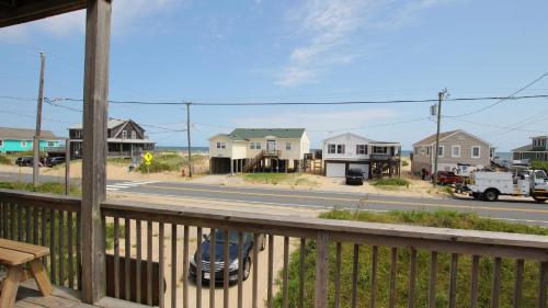 Semi-Oceanfront, 100 ft to beach access, Sun Decks, KH141, Blue Heaven in Kitty Hawk (NC)