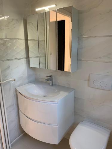 Rooms in the villa near the airport, share bathroom and share kitchen 5