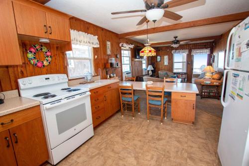 OCEANFRONT, Ocean Views, screened porch, KH24, All Sandy in Kitty Hawk (NC)
