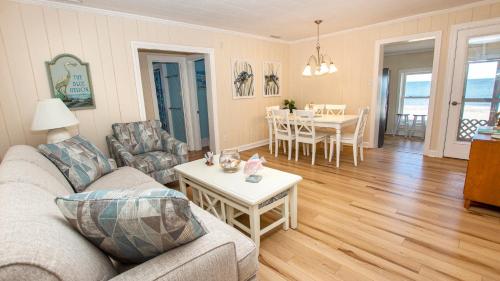 OCEANFRONT, Ocean Views, Screened porch, KH17, Down by the Sea in Kitty Hawk (NC)