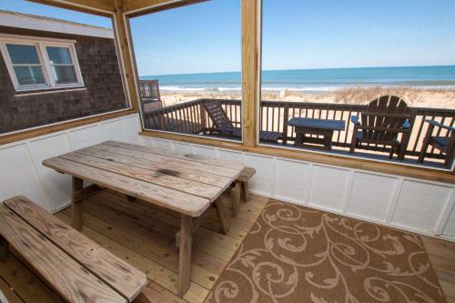 OCEANFRONT, Ocean Views, screened porch, KH24, All Sandy in Kitty Hawk (NC)