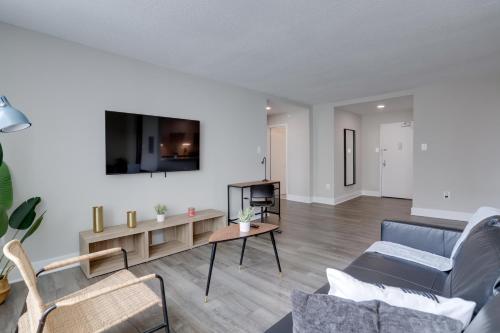 Elegant Apartment with Gym Access at Crystal City in Arlington, USA