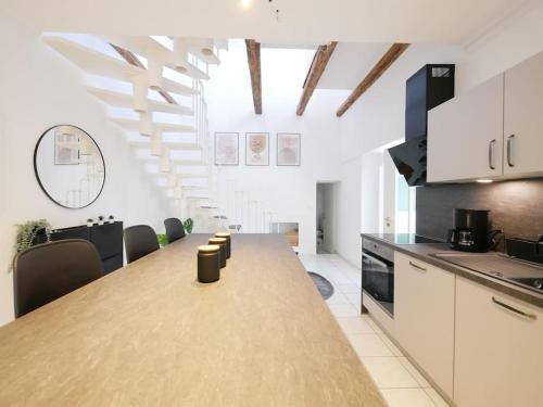 110 m2, Dachterrasse, Küche, zentral, ruhige Lage