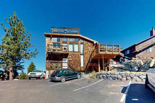 Hilltop Lodge in Kingsbury (NV)