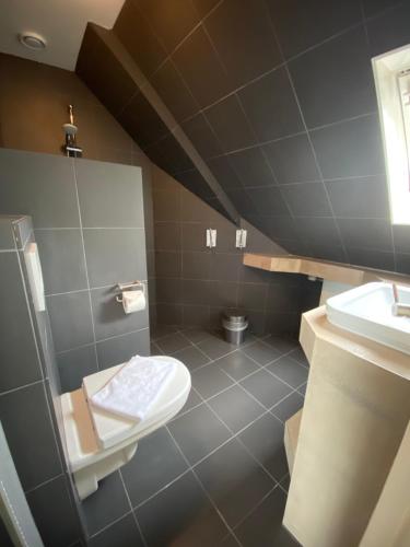 Hotel Buren - image 11