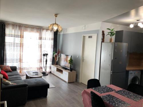 Shared lounge/TV area, Big Duplex Close to Orly Airport and RER C or D in Juvisy