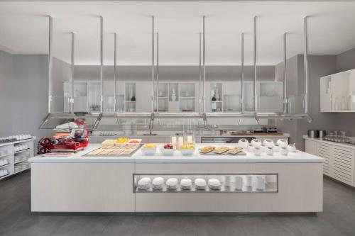 キッチン, AC Hotel Kingston, Jamaica in キングストン