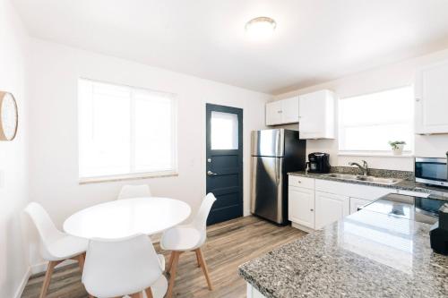 Cozy Retreat w/ Firepit! ~Near Red Rocks -Downtown in Wheat Ridge, USA