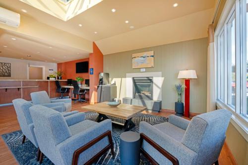 Best Western Plus Emerald Isle Hotel