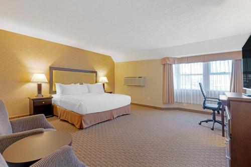 Best Western Plus Emerald Isle Hotel