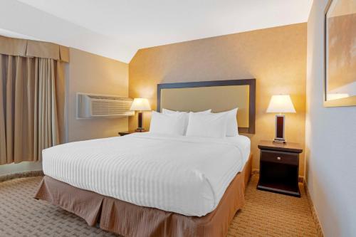 Best Western Plus Emerald Isle Hotel