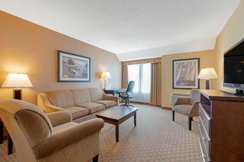 Best Western Plus Emerald Isle Hotel