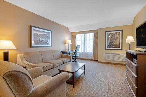 Best Western Plus Emerald Isle Hotel