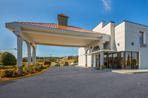 Econo Lodge White Pine Morristown I-81 & I-40 Split in White Pine, USA