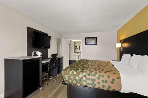 Econo Lodge White Pine Morristown I-81 & I-40 Split in White Pine, USA