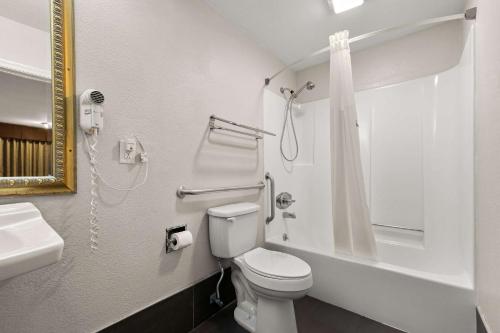 Econo Lodge White Pine - image 11
