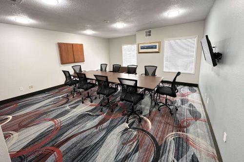 MainStay Suites Madison Airport