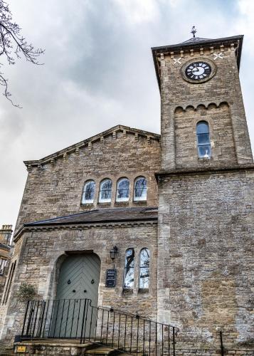 Fresh and Luxurious Stylish, Grade II Listed Church conversion with Workspace, centrally located