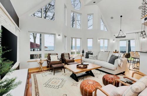 Lake House Retreat on the Bay!