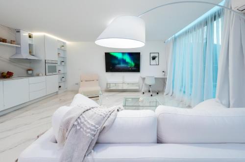 Emirates White Sensation, Sofie