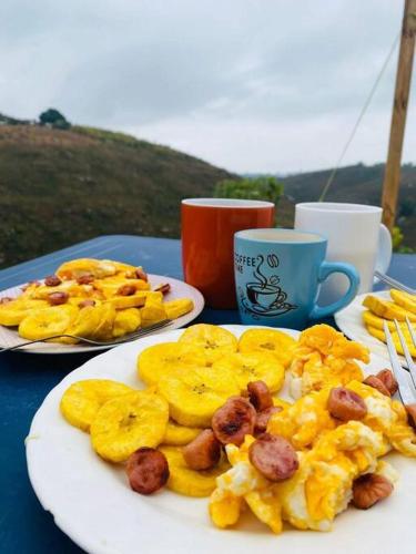 Cabaña, vía al teleférico. Mesa de los Santos