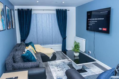 Lush Lodge -Home away in Telford, For Contractors, families, group of friends, Long Term Stays