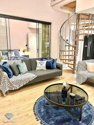 M1 City Centre 3 Bed 3 Bath Luxe Penthouse