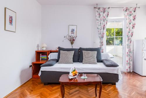 One-Bedroom Apartment with Terrace and Sea View