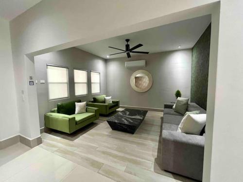 Moderna casa de 5 habitaciones, espacio, estilo y confort garantizados