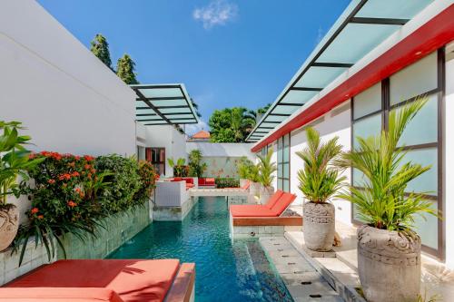 One-Bedroom Poolside Deluxe Suite image 10