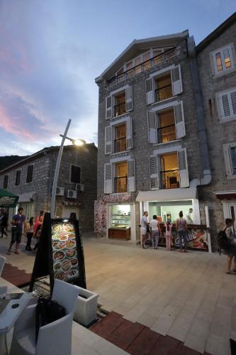 Apartments Galija Petrovac Lux - image 7