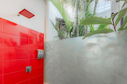 One-Bedroom Poolside Deluxe Suite image 4