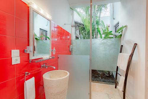 One-Bedroom Poolside Deluxe Suite image 5