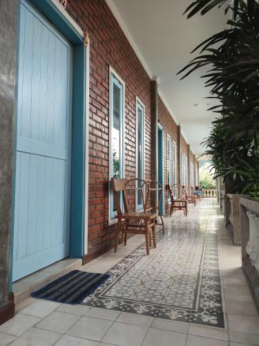 Deluxe Double Room (2 Adults + 1 Child) image 1