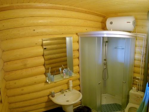 Yacht Club Guesthouse - image 7