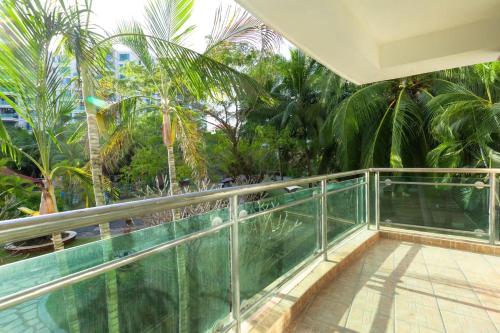 Sunny Apartment, minutes to beach photo 1