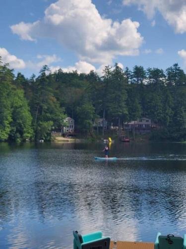 Tranquil 4br lakefront home with wrap around deck