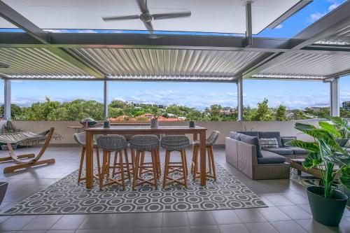 Top of Taringa Penthouse with Sweeping Views